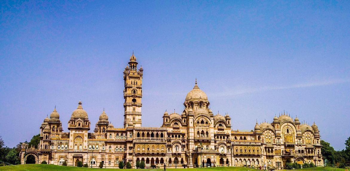 biggest-mega-mansion-in-the-world-infoupdate